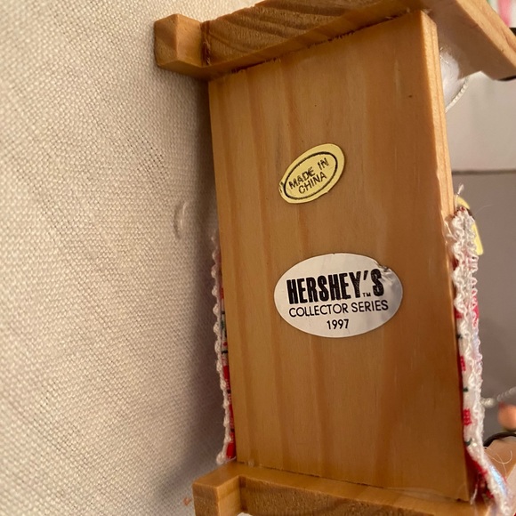 Vintage’97 Hershey Collectibles - Picture 4 of 8